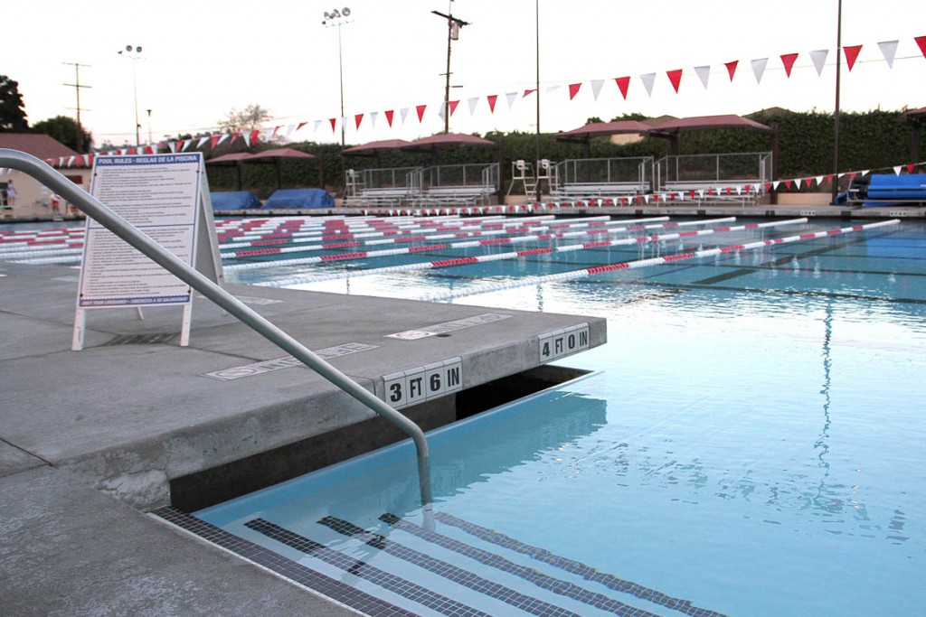 Image of the stairs into the pool at belvedere park